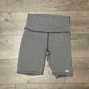 ALO YOGA Houndstooth Biker Shorts